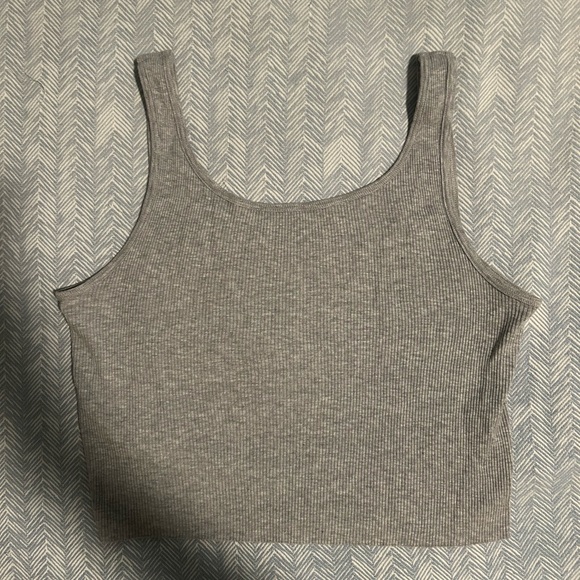BRANDY MELVILLE - NEVER WORN Graphic Cropped Tank - Picture 4 of 4